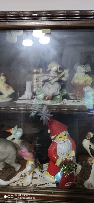 Vând colecție diverse figurine din ceramică vechi.