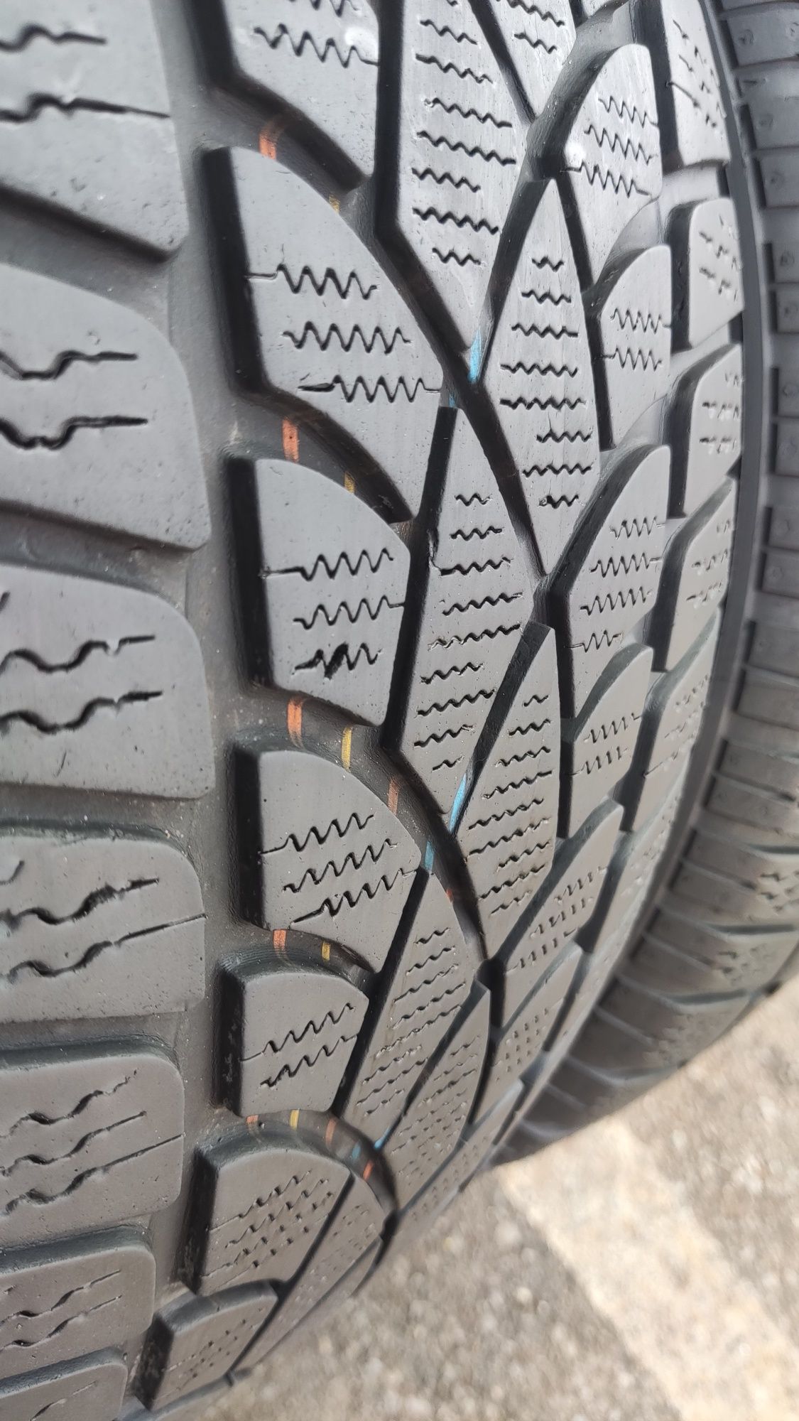 4бр зимни гуми 225/45/17 Dunlop Winter Sport, runflat 
dot21
6.8mm
Доб