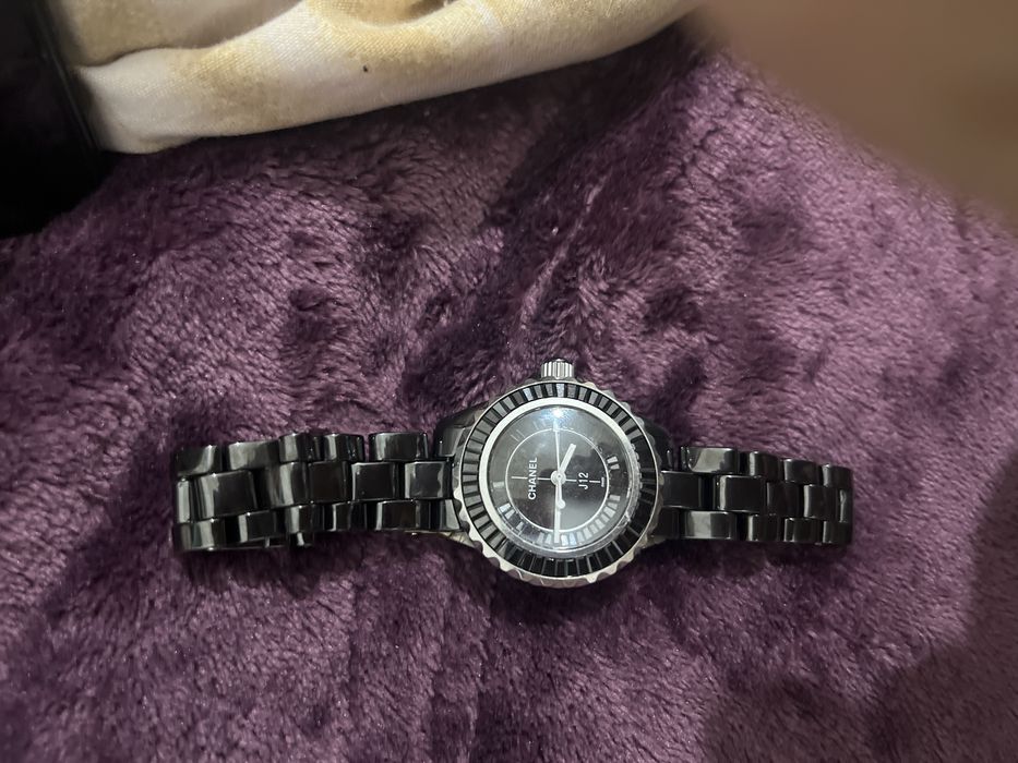 Это часы Chanel J12 из черной высокотехнологичной керамики