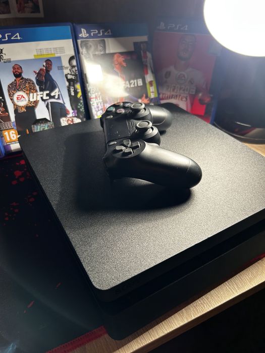 CADOUL PERFECT! PS4 Slim in stare IMPECABILA + Controller + 4 Jocuri