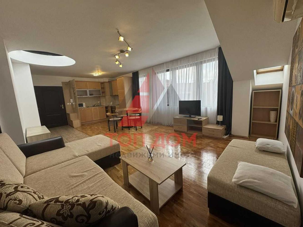 Дава се под наем Двустаен апартамент в Варна, Център - 70 кв.м за 600 € - Снимка #2