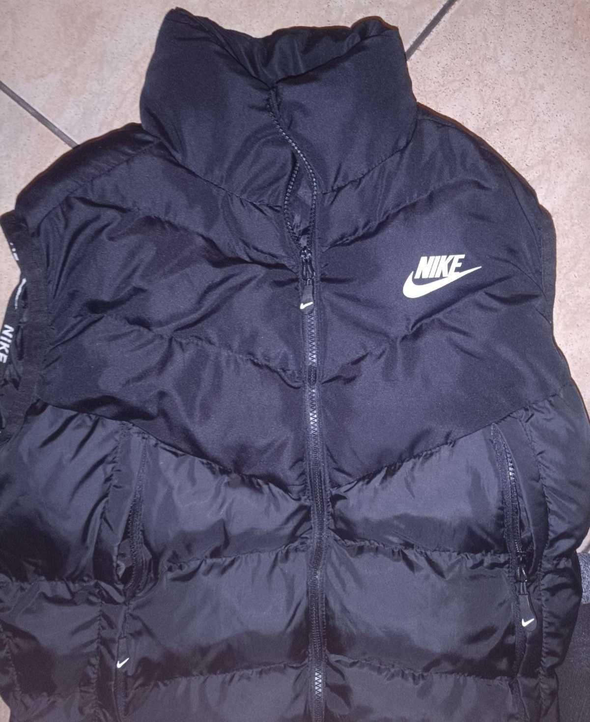Мъжки черен елек NIKE