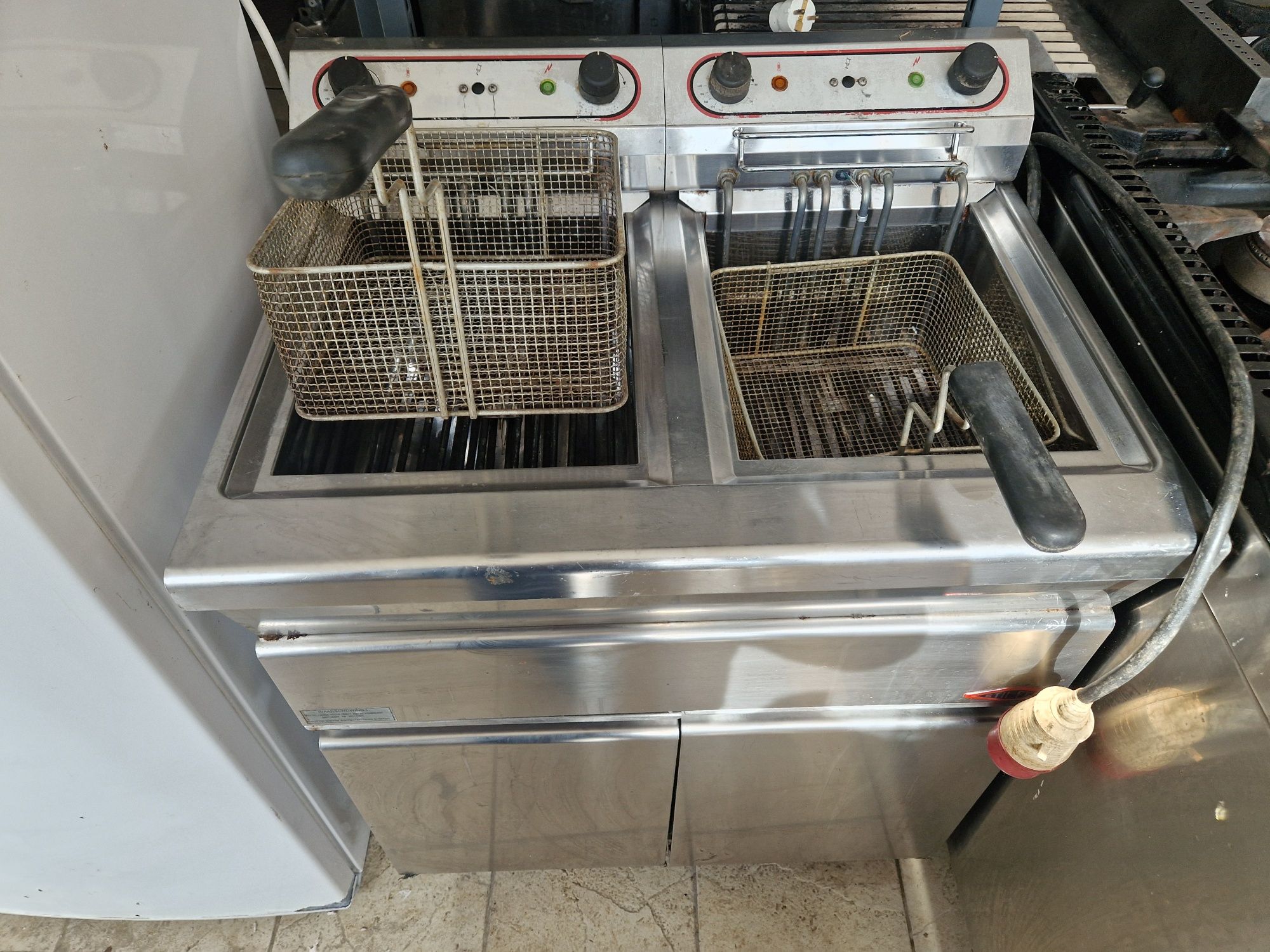 Friteuza dubla.cu banc de putere, pe gaz sau curent