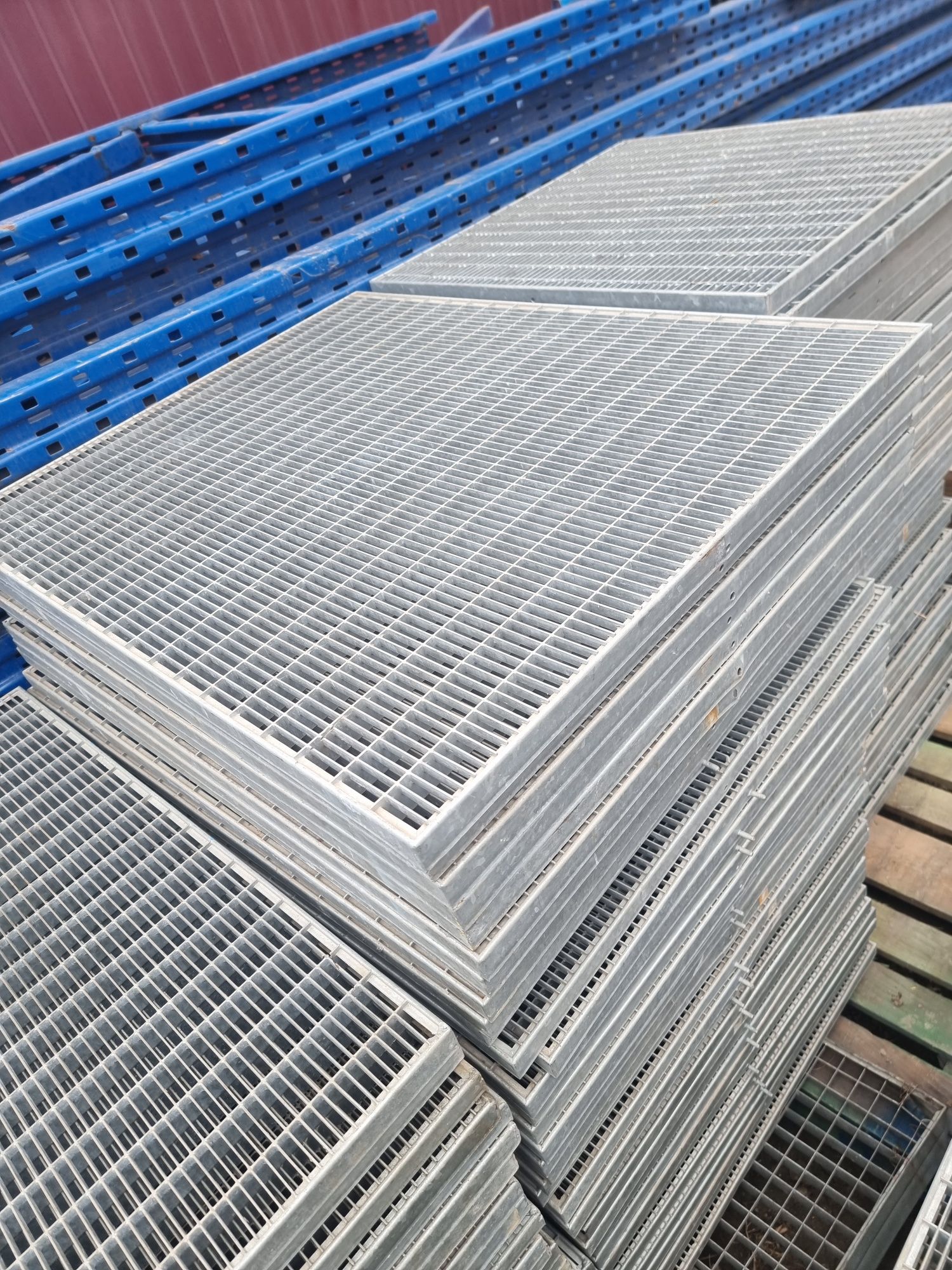 Vindem grătare zincate galvanizate la ori ce dimensiuni se debitează ș