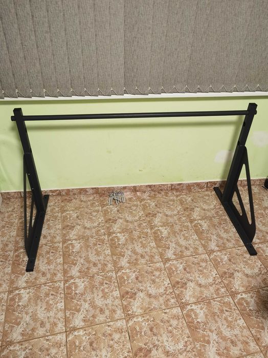 Продавам лост за набирания с монтаж на стена