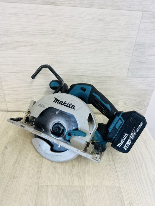 Makita DHS 680 circular lemn