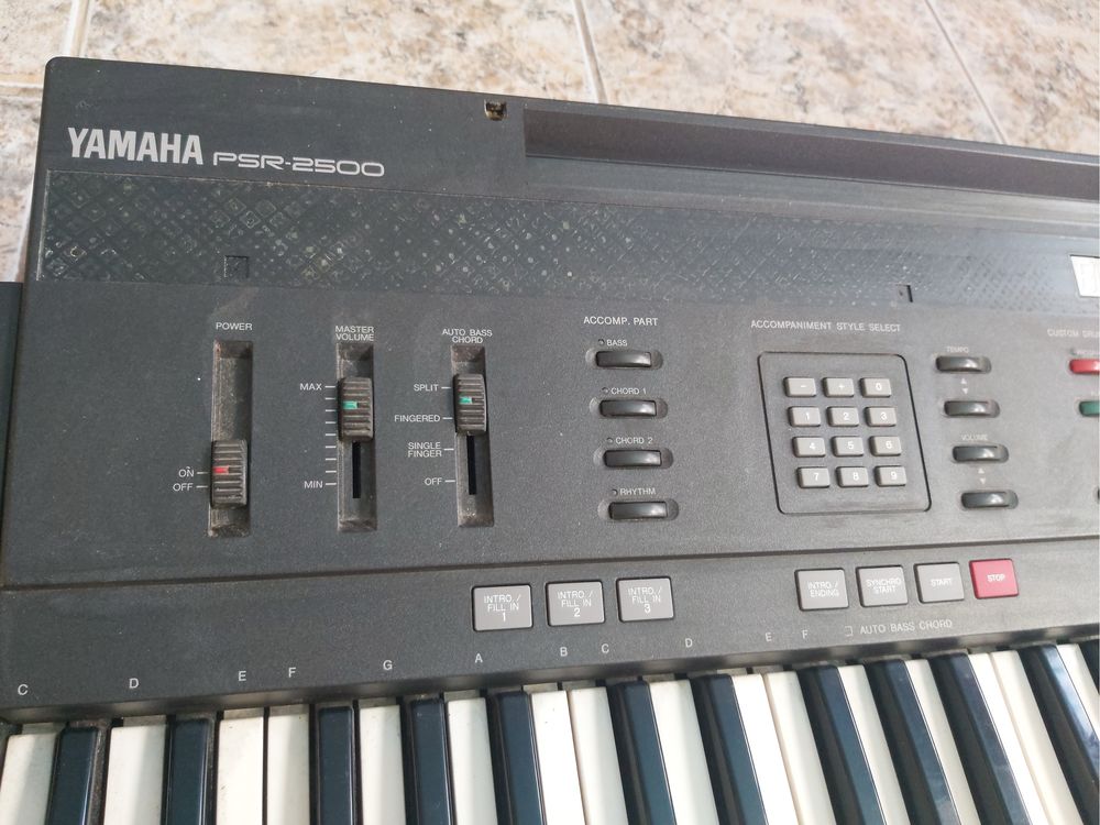 Синтезатор YAMAHA PSR-2500