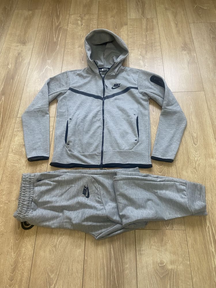 Trening Tech Fleece Nike marimea M,XL,XXL