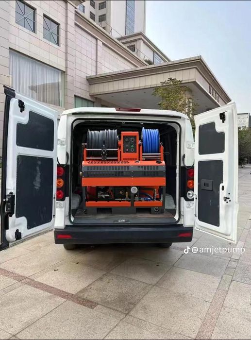 Прочистка канализации. Крот машина. Илососная машина. Чистка апаратом