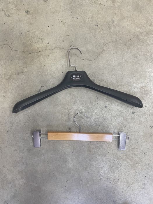 Закачалки за дрехи/ торс и манекени- оборудване магазин за дрехи