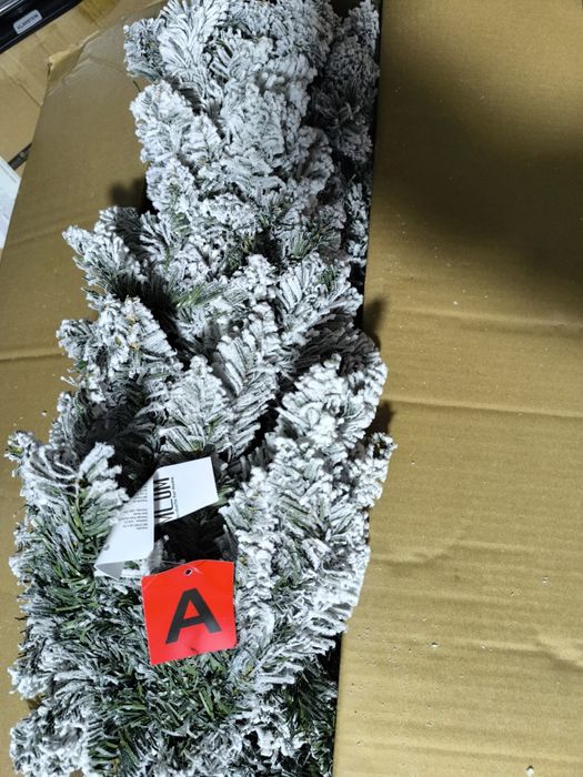 Изкуствена коледна елха Homcom 180 см , тънка форма, изкуствен сняг