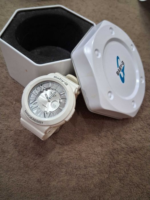 Часовник Baby G розов и бял