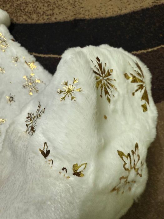 Белая шапка дел мороза