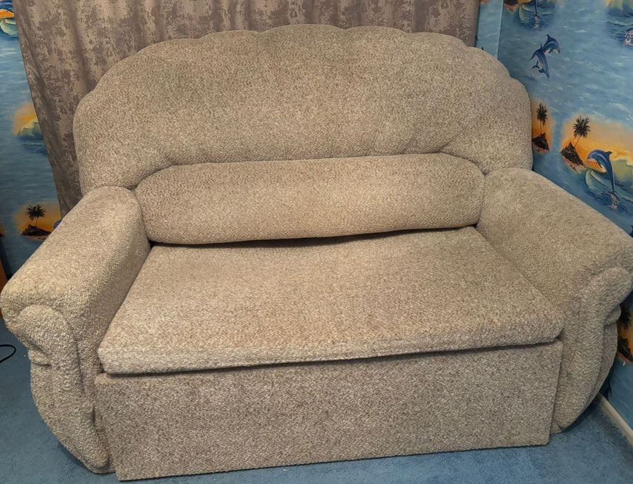 Продам диван в хорошем состоянии