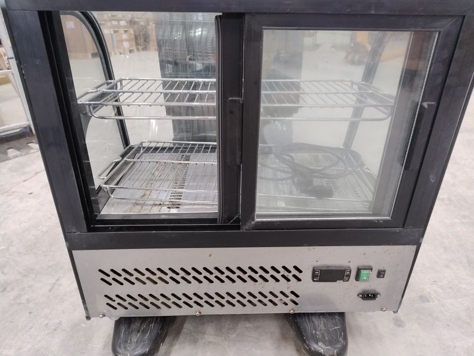 Хладилна витрина