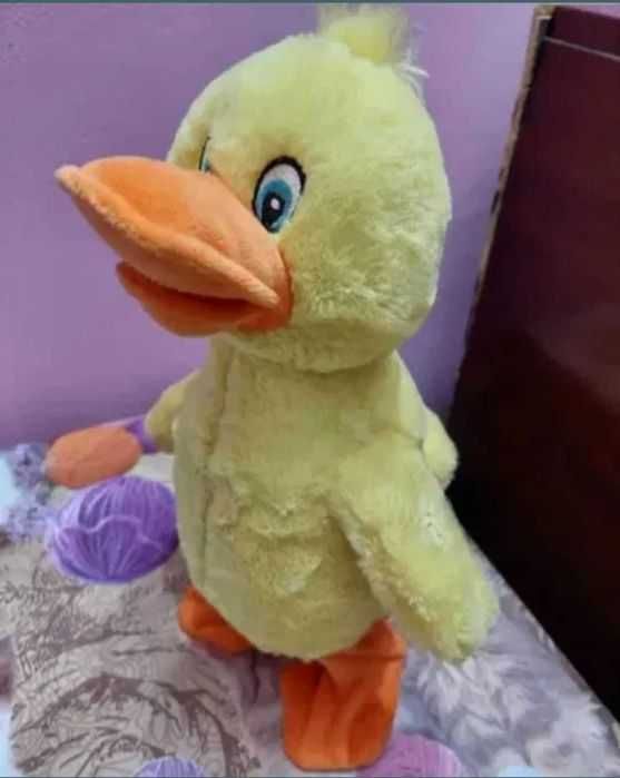 Maca cântă și dansează jucarie pluș cu baterii