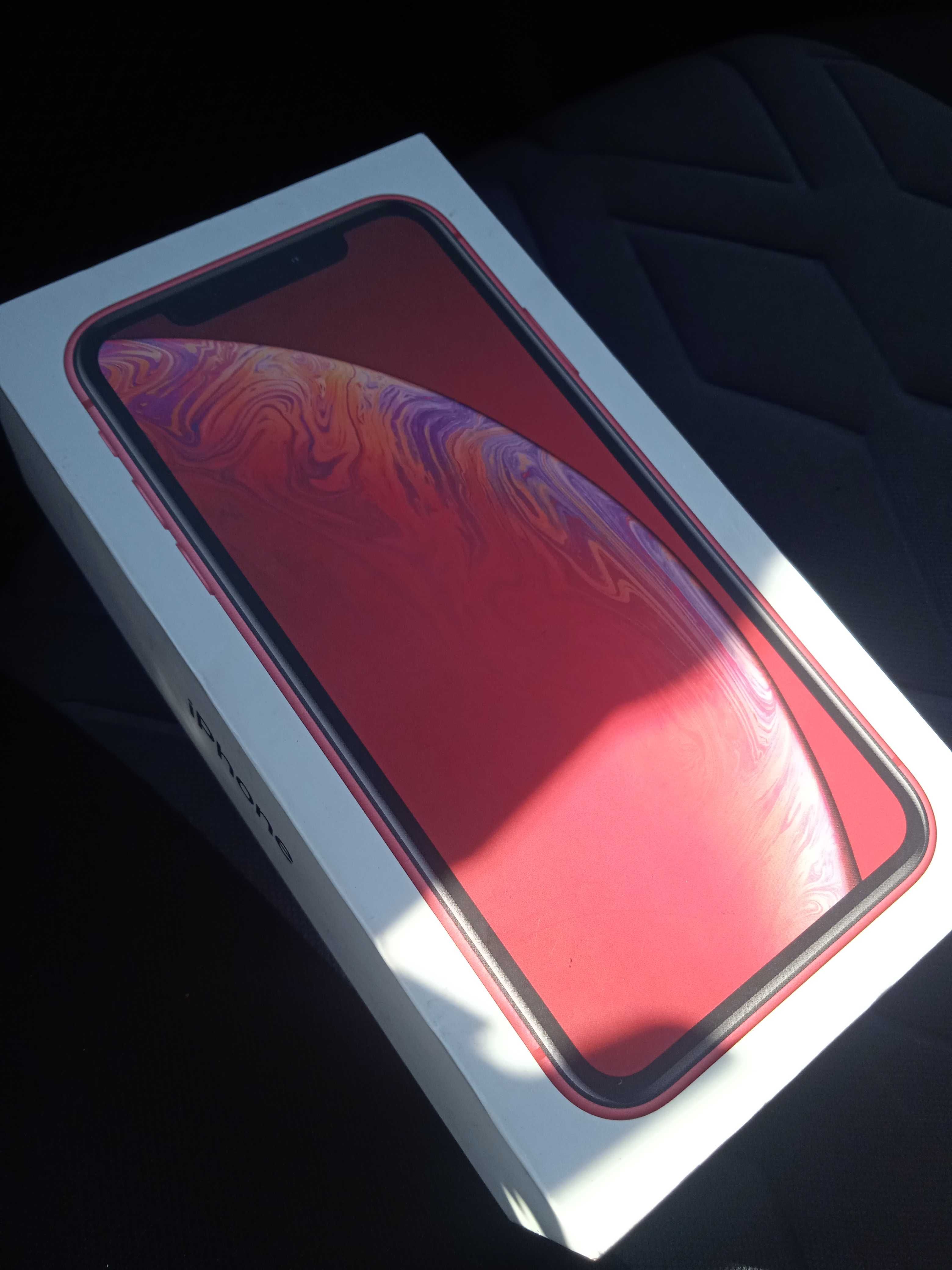 iPhone XR б/у в хорошем состоянии.