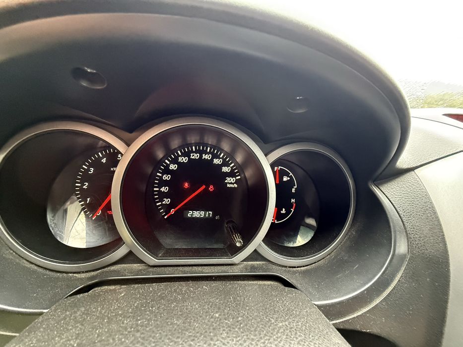 Vând Suzuki Grand Vitara 4x4 din 2007 motor 1.9 diesel in doua usi