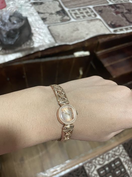 Янги такилмаган тилла соат сотилади