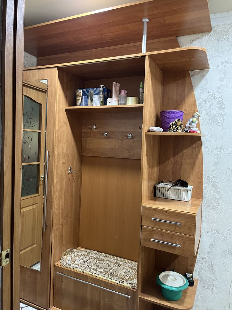 Продам прихожую мебель