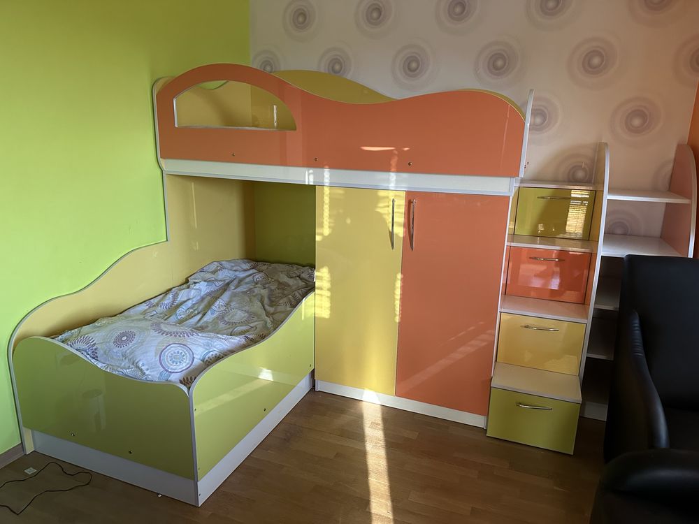 Продавам обзавеждане за детска стая
