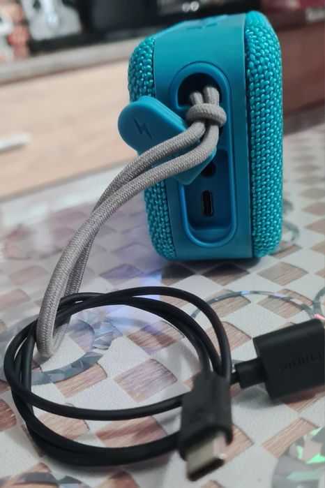 Mini boxă bluetooth pe acumulator, card 8Gb inclus