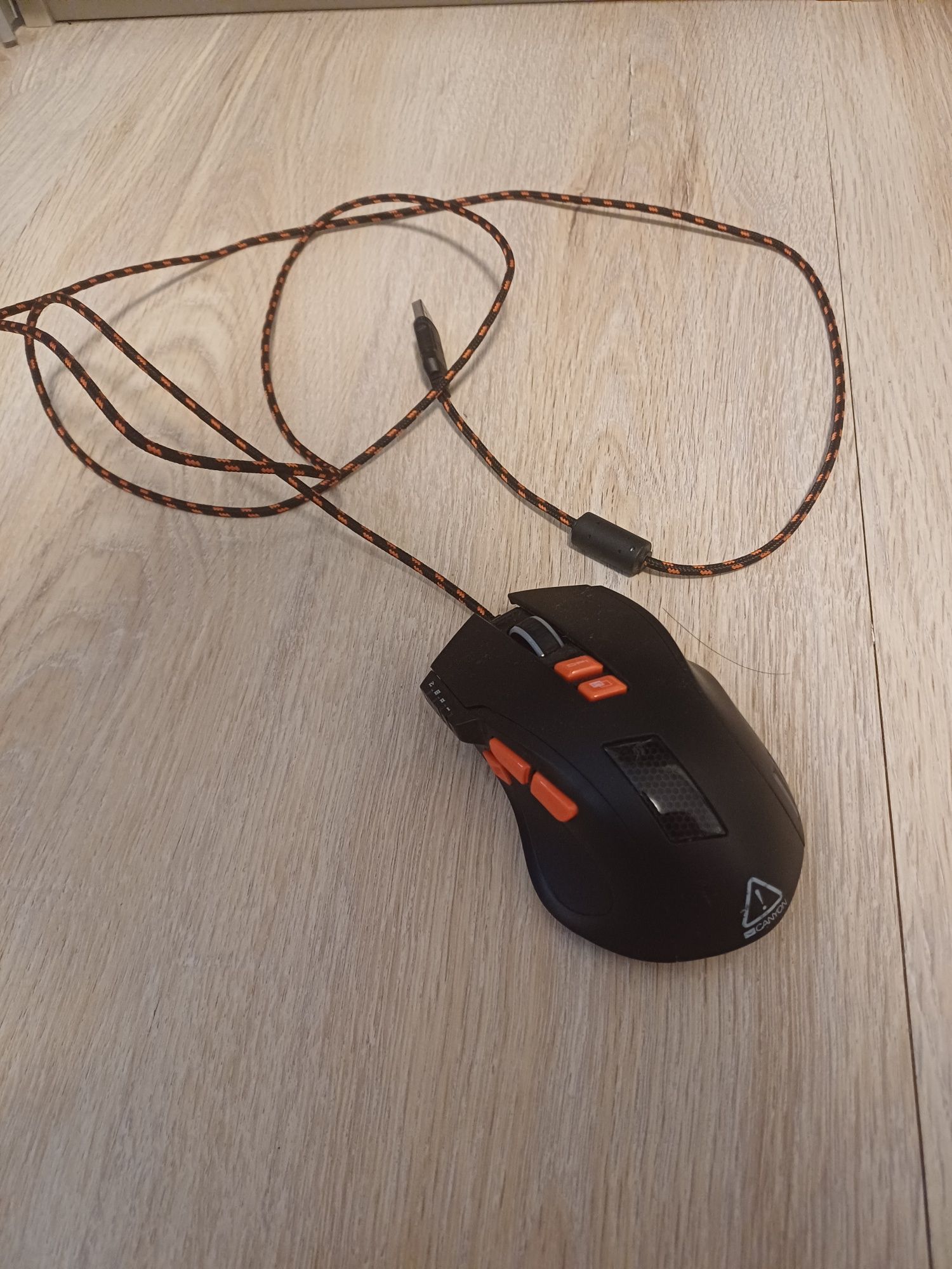Комбо : Три мишки,клавиатура,микрофон,слушалки на razer, и контролер .