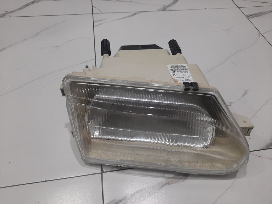 Продам фару и поворотники и запчасти на ваз 2114,15