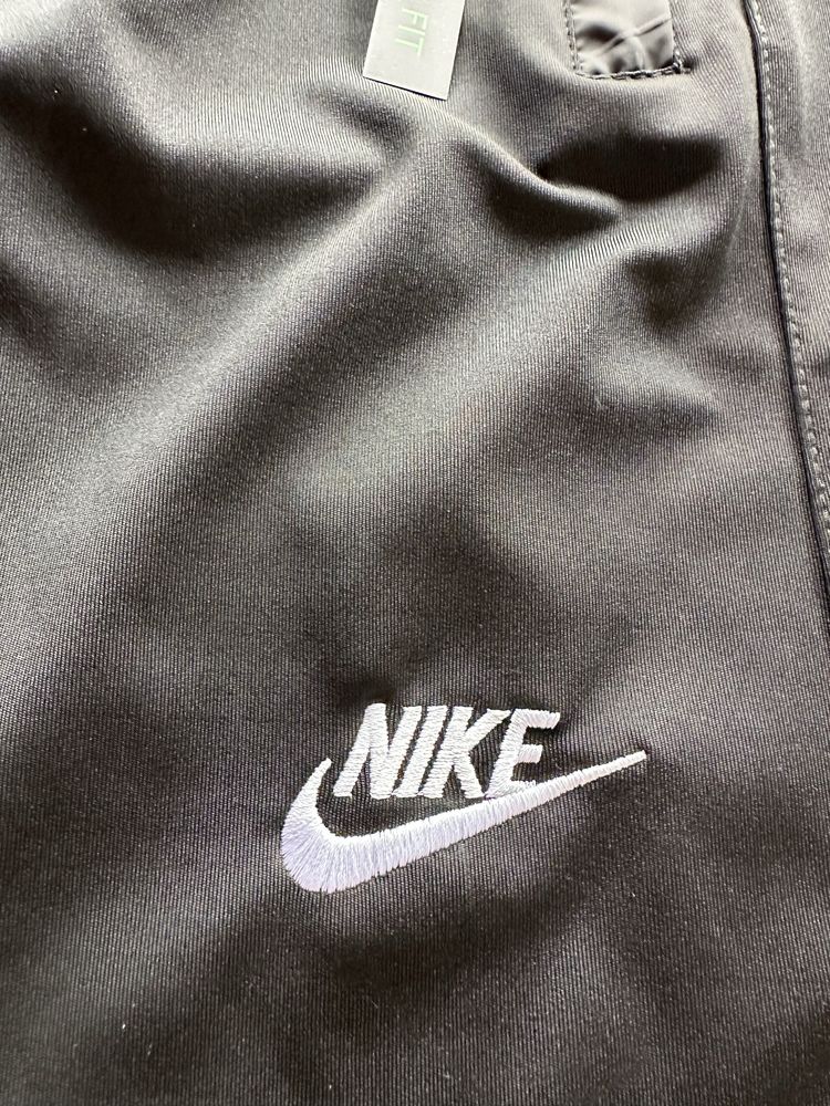 Мъжки,полиамидни,черни къси панталонки Nike с бродирано лого