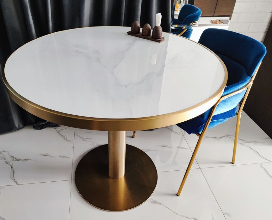 Продам обеденный стол