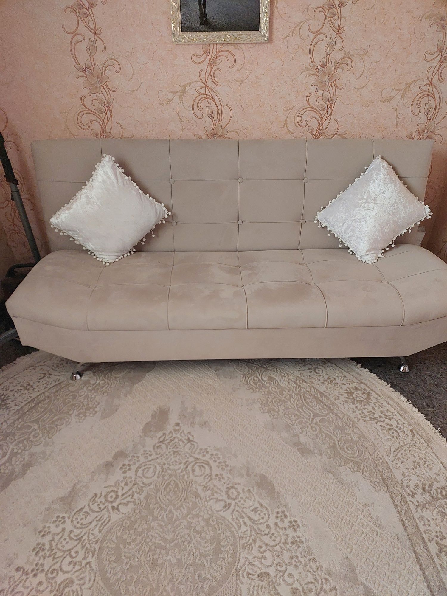 Продам диван светло-серого цвета