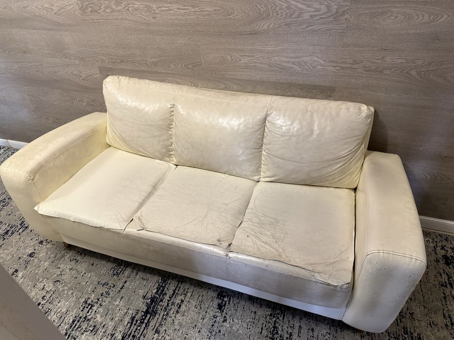 Диван белый удобный