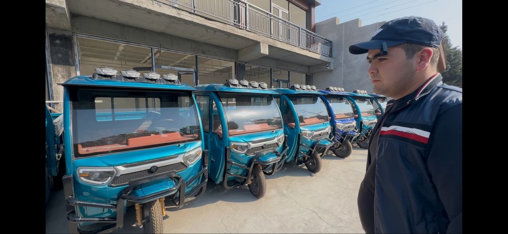 Електро кабиналик Маторол  1 тонналик ва 500 кг лик турлари мавжуд