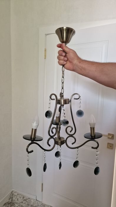 Продам люстру    в зал