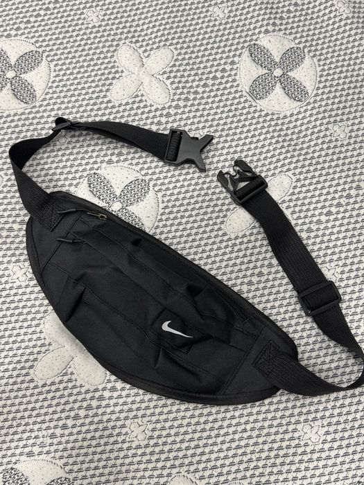 Nike сумка-бананка (cling bag)
