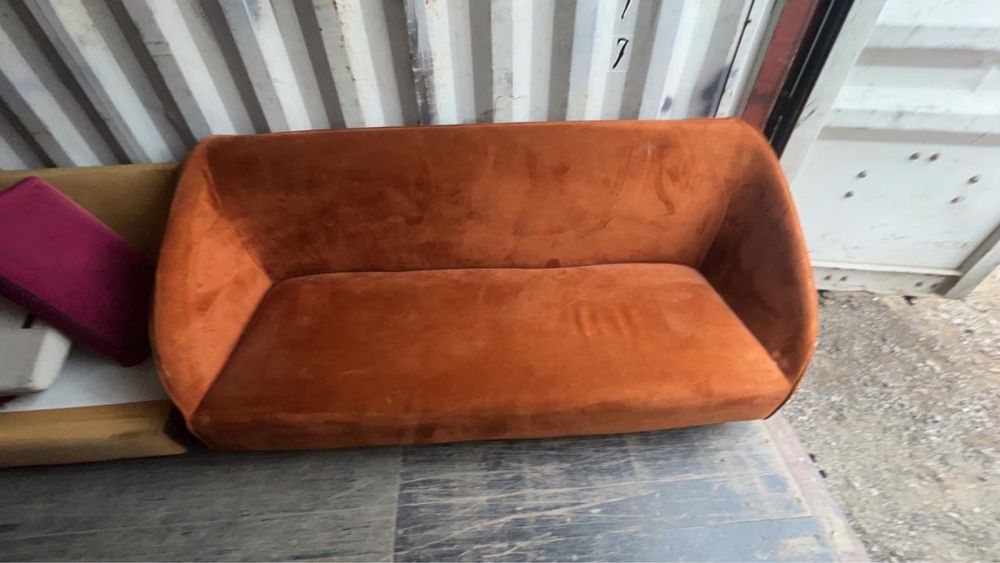 Продается б/у мягкая мебель для кафе и ресторанов