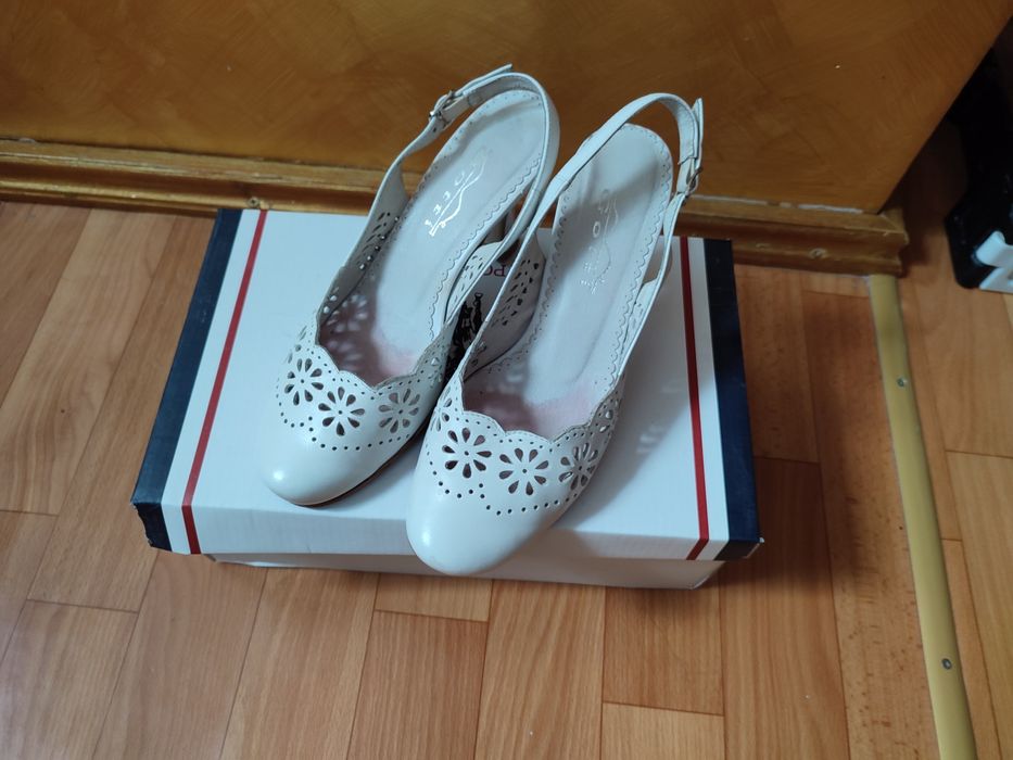 Фирменные женские босоножки Gotti