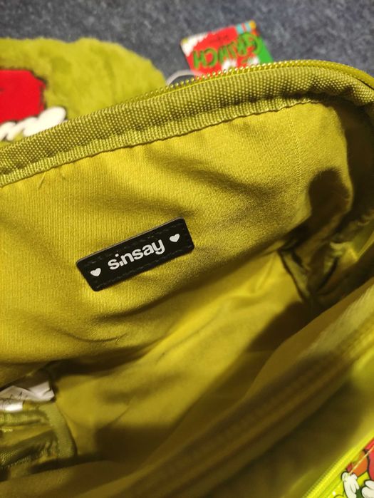 Чантичка и несесер Sinsay Grinch, пухкава чантичка, прозрачен несесер