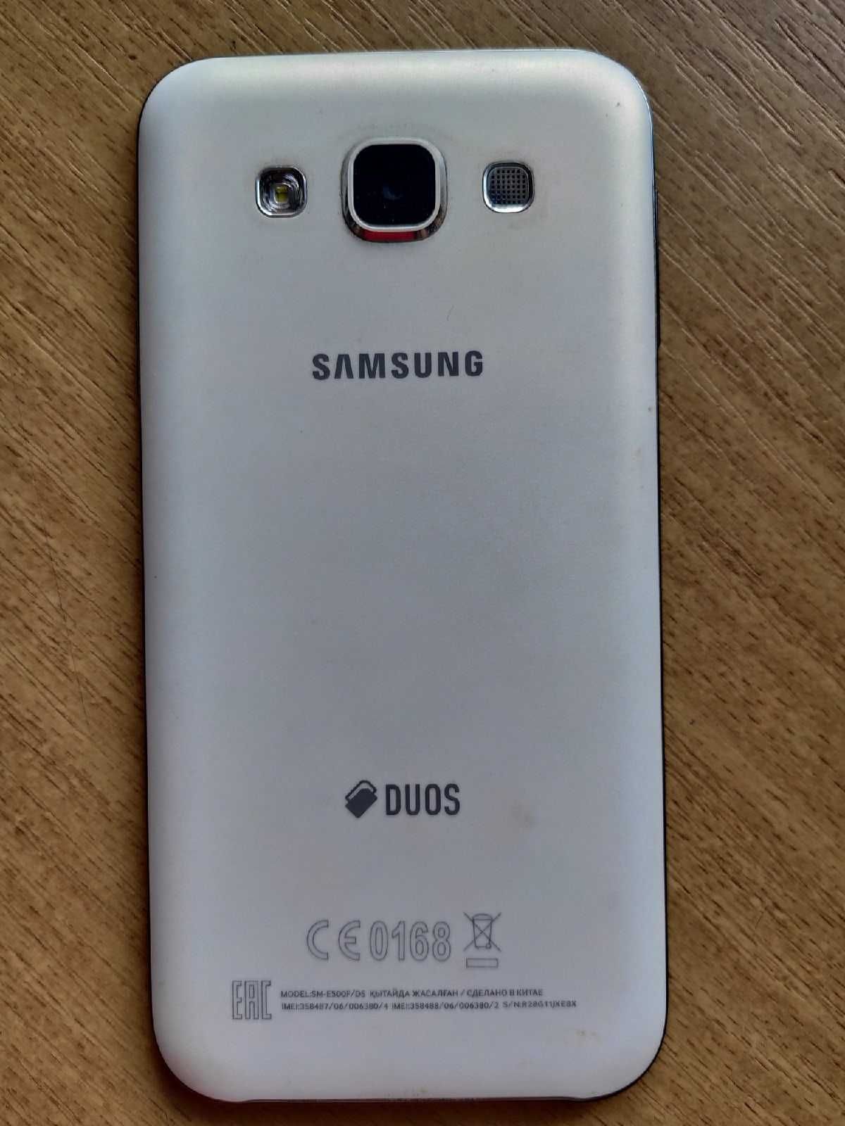 Смартфон Samsung Galaxy E5 SM-E500F/DS