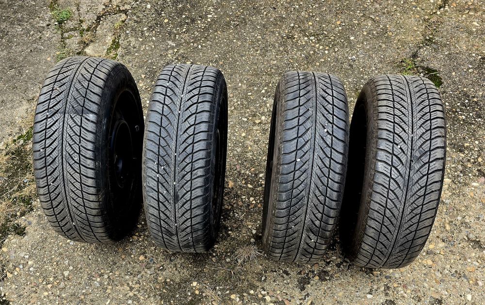 Roti de iarna cu jante 5x114.3 pt toyota 205/60/16 anvelope goodyear