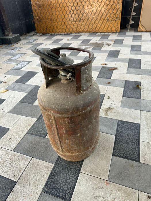 Газовый баллон плюс газ плита.