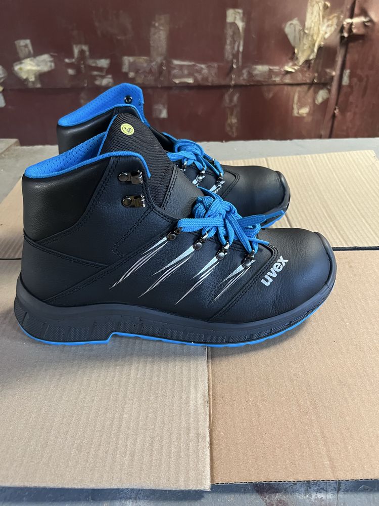 Vand bocanci protectie Uvex marimea 41