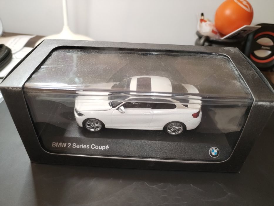 Vand macheta originala BMW 2 coupe alb F22 scara 1 43 Minichamps