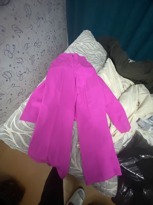 Продам костюм брючный