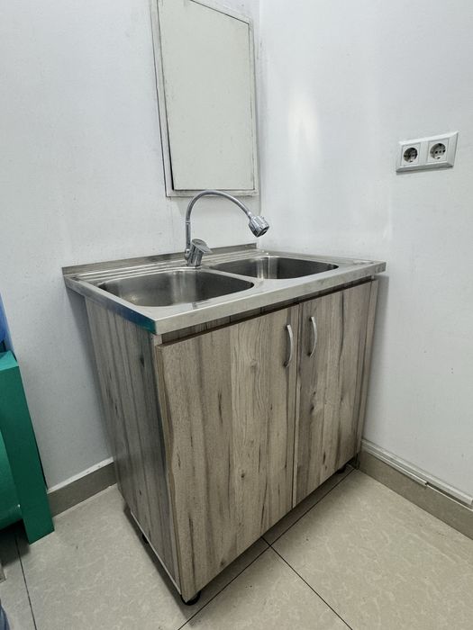 Медтехника медоборудование кушетка шкаф стол двери кондиционер