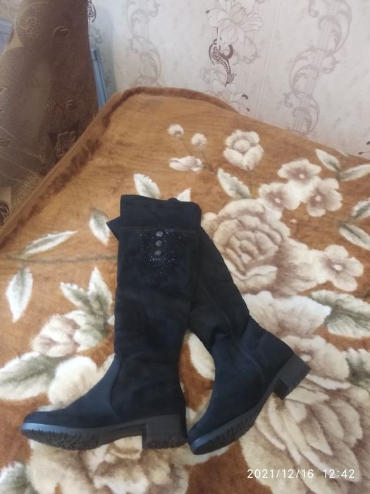 Продам женские зимние сапожки