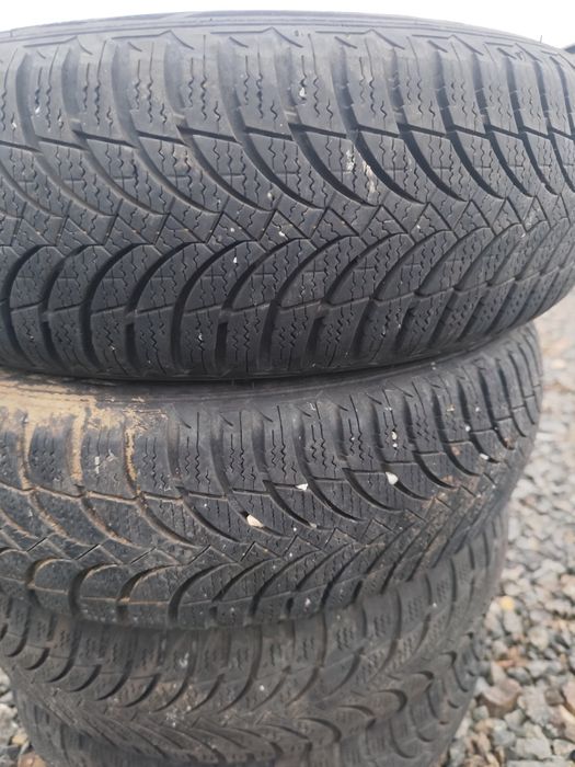 Set 4 anvelope  iarnă 165/65R14.