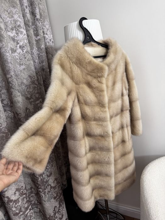 Продам норковую шубу шикарного качества .