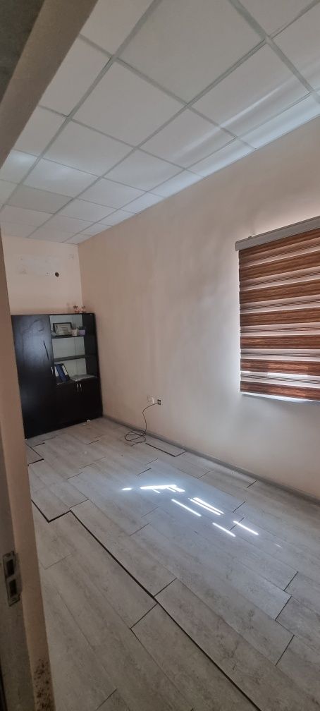 Ohangaron shahrida yo'lni bo'yida noturar bino ijaraga beriladi.