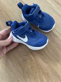 Adidasi nike marimea 18,5